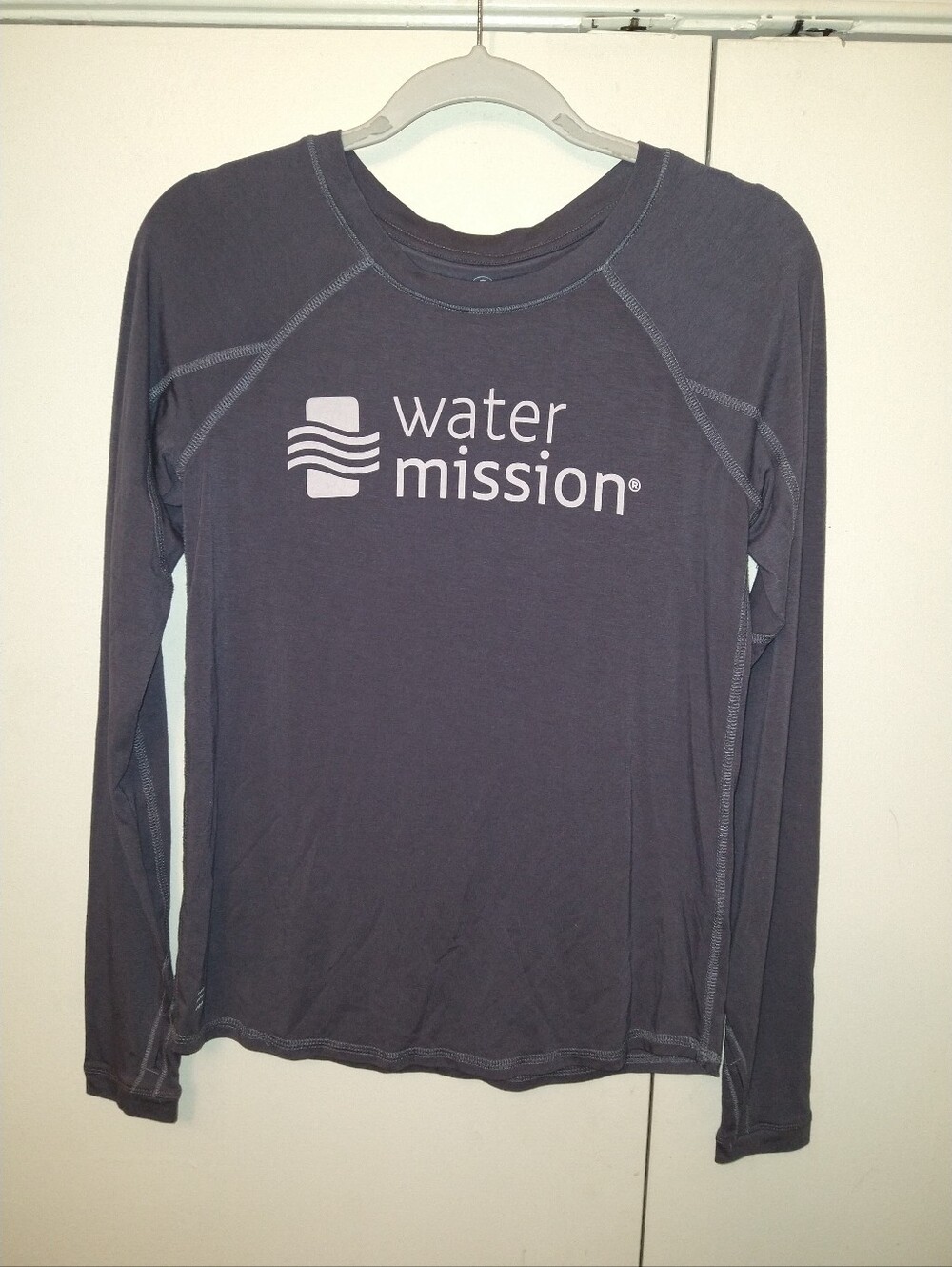 Free Fly Gray Long Sleeve Athletic Tee Shirt Men's sz Small Water Mission Logo.